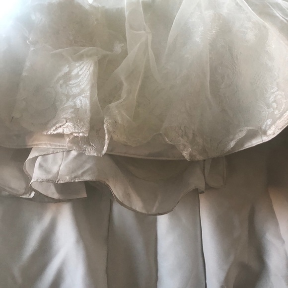 Keyhole Back Lace Ivory Wedding Dress - Picture 5 of 16